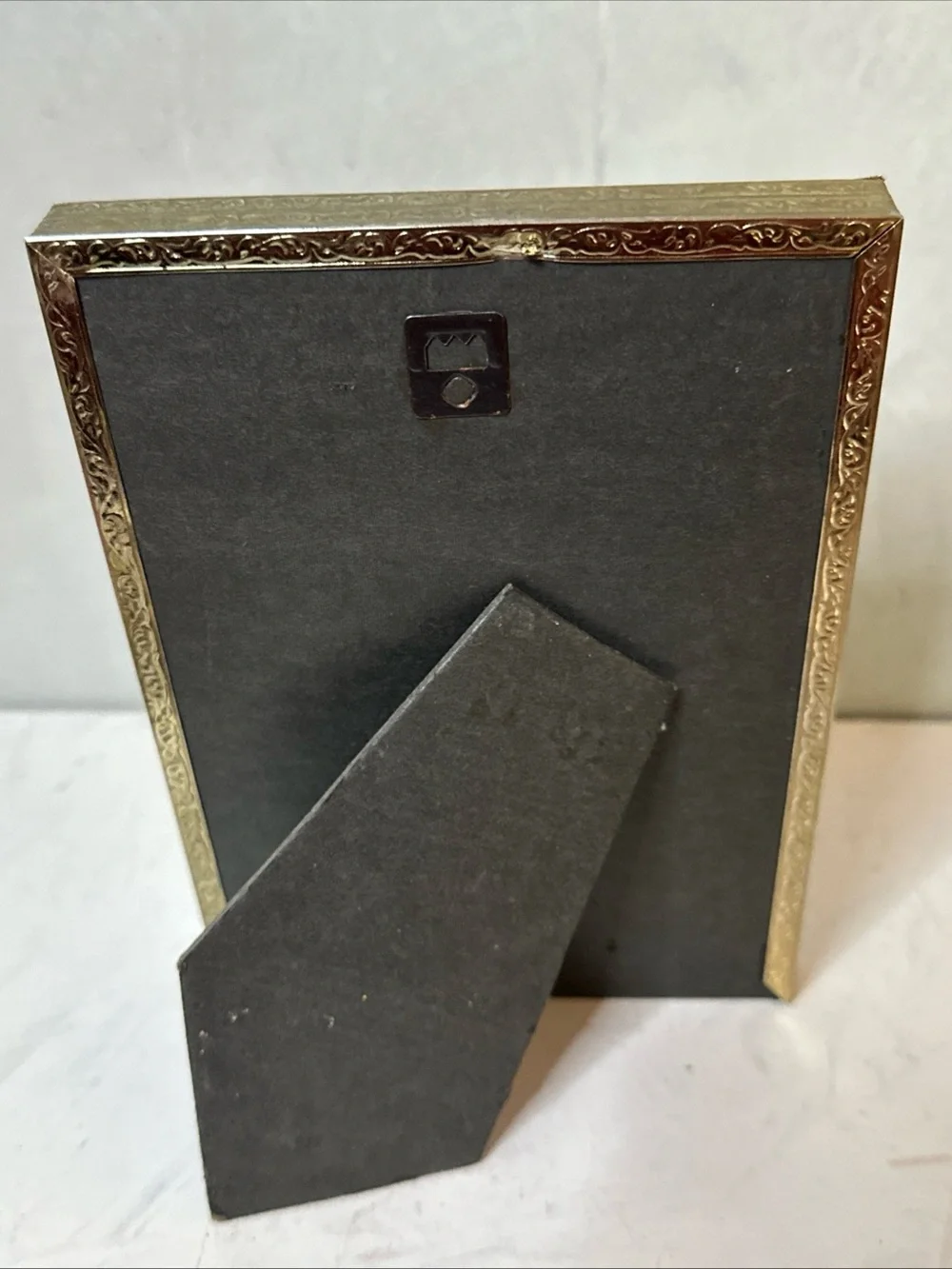 VINTAGE ORNATE GOLD METAL NEO CLASSICAL PICTURE FRAME FITS 5X7 CAB7